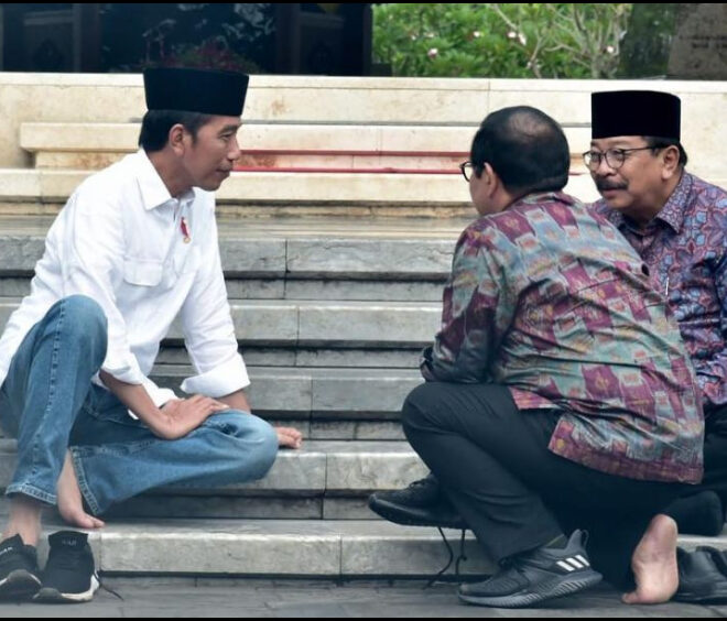 Lelah Berdiri Menunggu Arkarna Tampil Jokowi Duduk Di Lantai