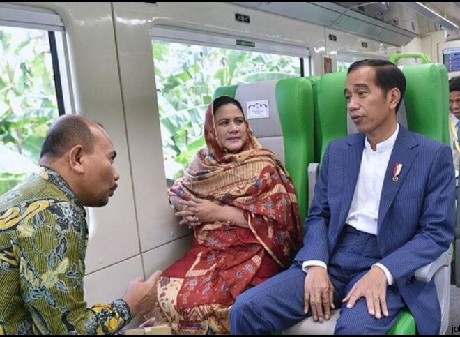 Ahok Naik Bus Jokowi Gowes Ke Balai Kota