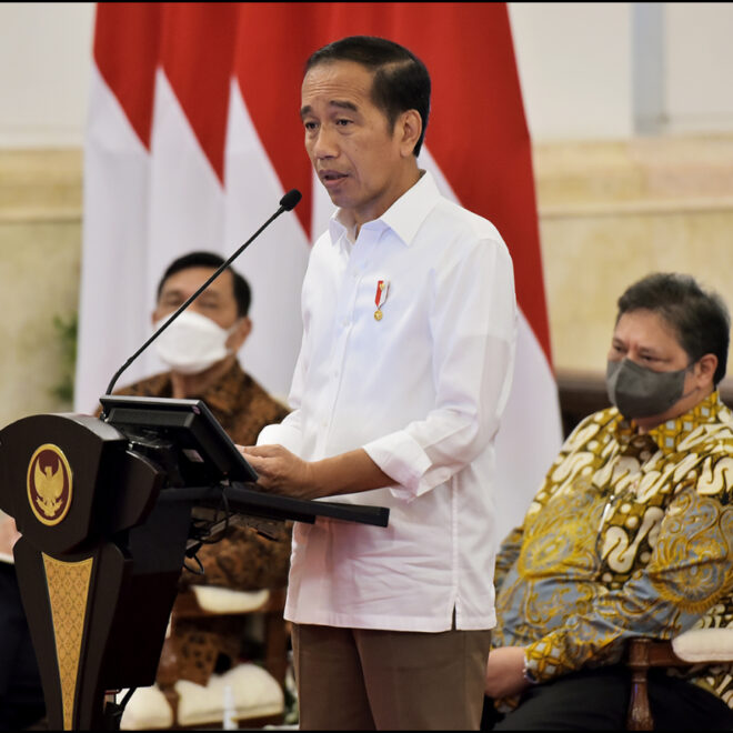Jokowi Minta Buruh Menuntut Sesuai Dengan Logika