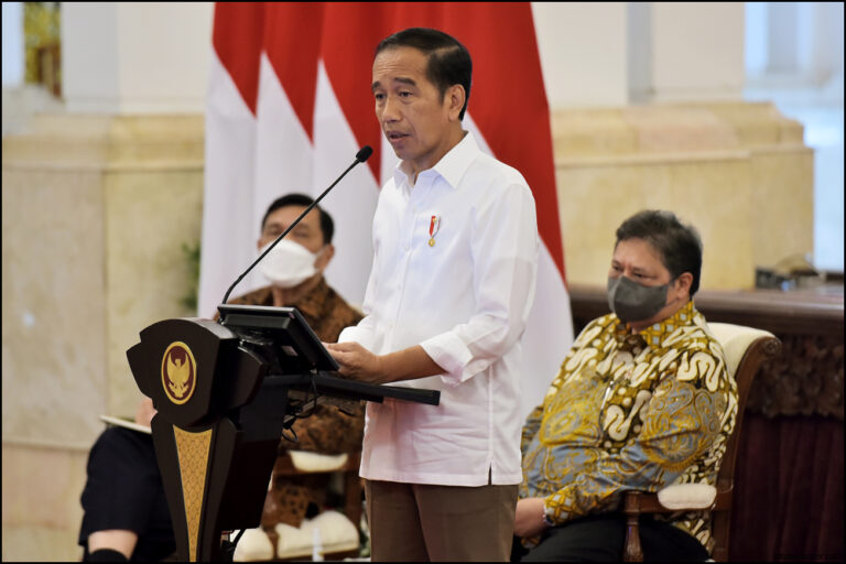 Jokowi Minta Buruh Menuntut Sesuai Dengan Logika