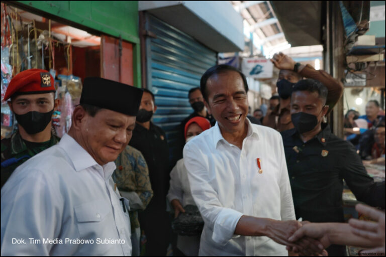 Jokowi Blusukan Bareng Jurnalis Time