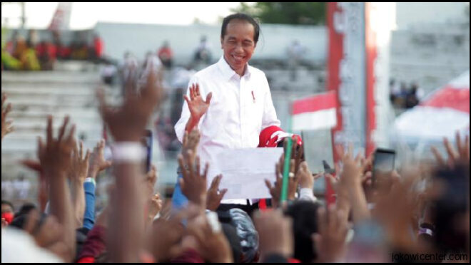 Jokowi Minta Relawan Beri Rakyat Perbandingan Bakal Capres