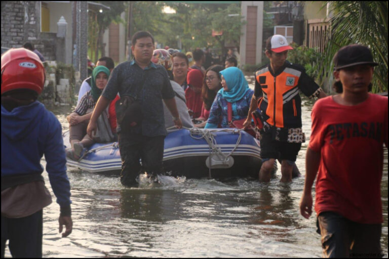Banjir Tak Juga Surut Warga Minta Jokowi Blusukan Ke Pademangan