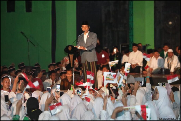 Santri Sambut Jokowi Dengan Baca Wirid