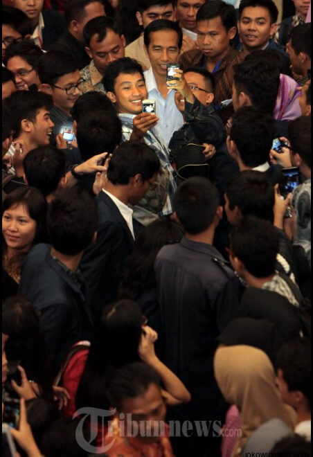 Beri Kuliah Umum Di Tobasa Jokowi Dikerubuti Mahasiswa