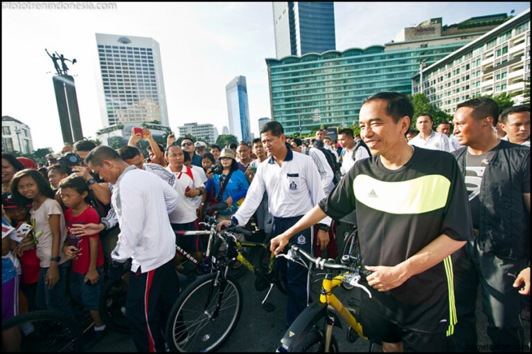 Car Free Day Jokowi Dan Ratusan Warga Gowes Sepeda Di Sudirman