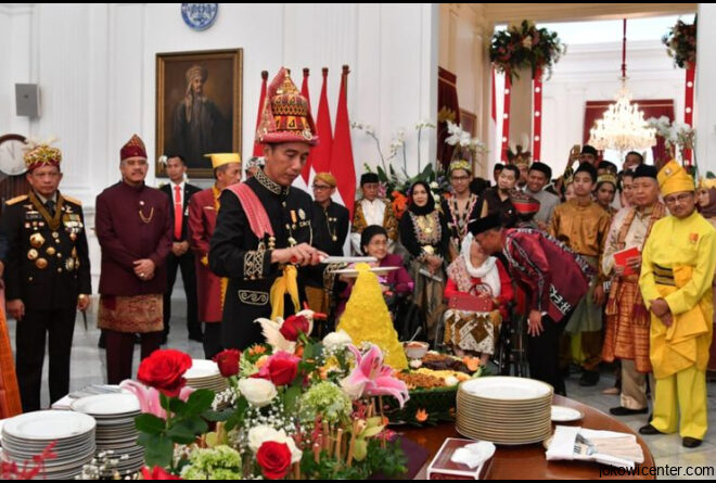 Sabtu Ini Jokowi Basuki Pawai Ratusan Tumpeng