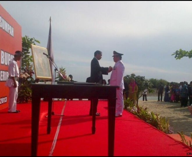 Jokowi Lantik Bupati Pulau Seribu Di Pulau Pari