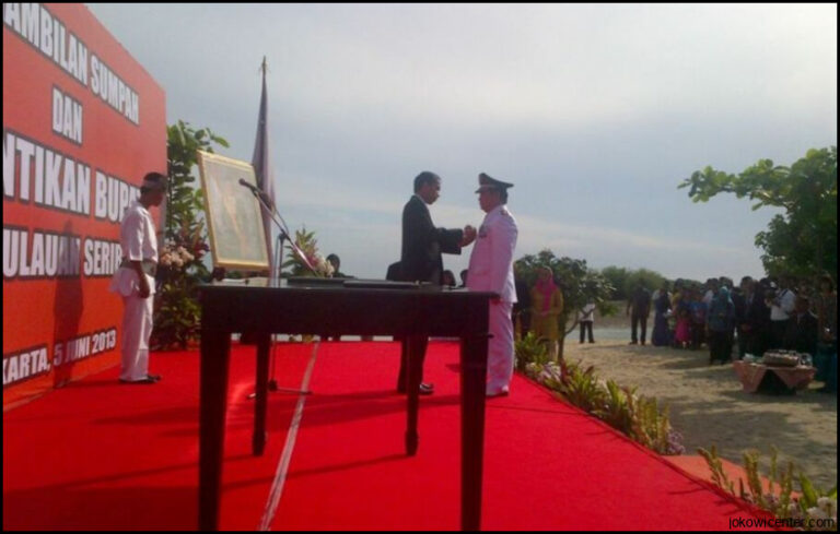 Jokowi Lantik Bupati Pulau Seribu Di Pulau Pari