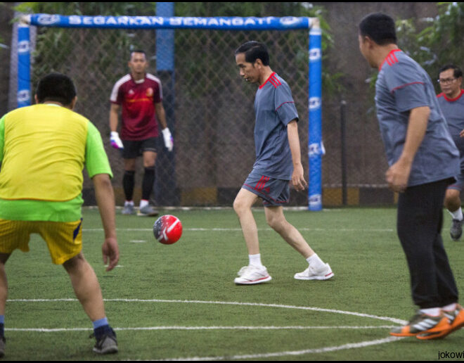 Absen Futsal Lawan Pejabat Belanda Jokowi Bodi Gini Kalau Ketabrak Gimana