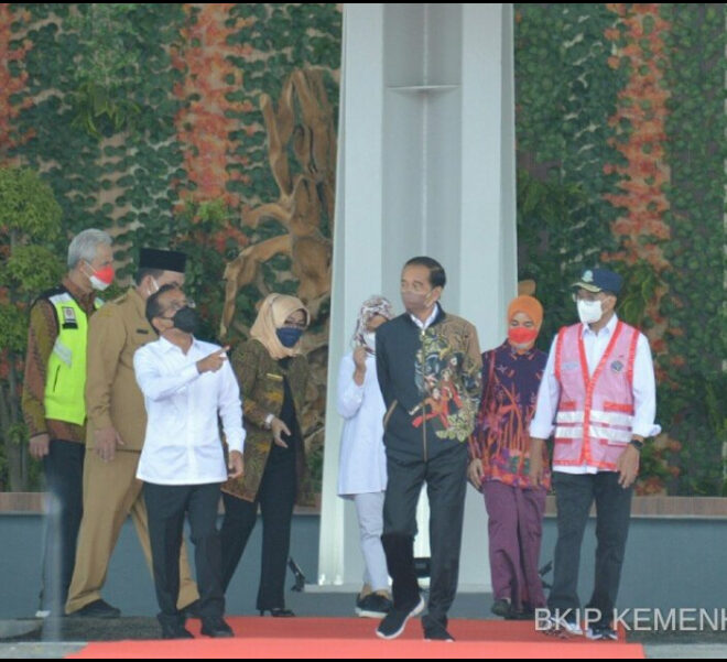 Pamer Batik Pemberian Jokowi Ahok Keren