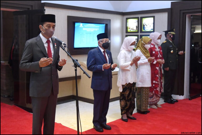 Jokowi Memulai Harinya Dengan Berziarah Ke Tmp Kalibata