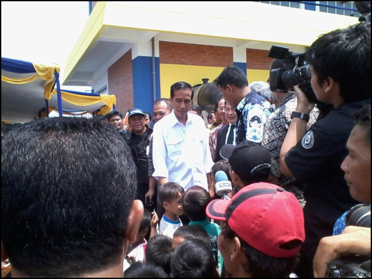 2014 Jokowi Prioritaskan Pengadaan 4 000 Bus