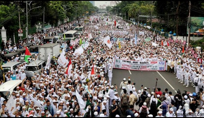 Pendukung Jokowi Nyapres Beraksi Di Monas