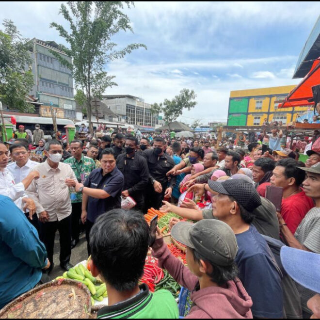 Jokowi Ajak Dialog Pedagang Pasar Minggu