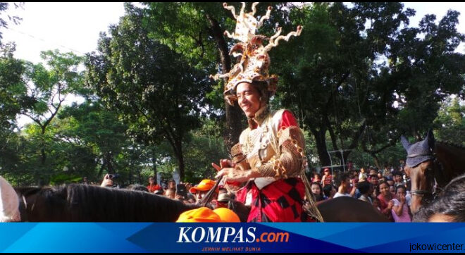 Ini Kata Jokowi Soal Kostum Kaisar Dan Naik Kuda Di Jakarnaval