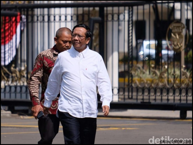 Sabam Sirait Sarankan Jokowi Pilih Mahfud Md