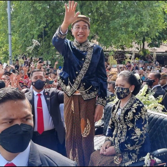 Jokowi Naik Kereta Diesel Warga Ulujami Histeris