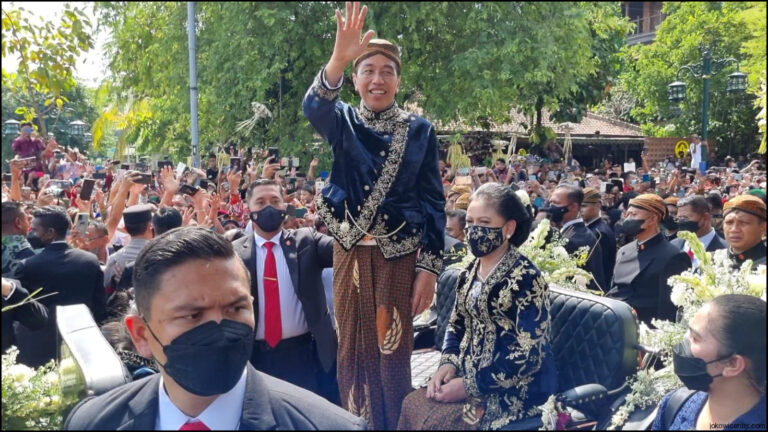 Jokowi Naik Kereta Diesel Warga Ulujami Histeris