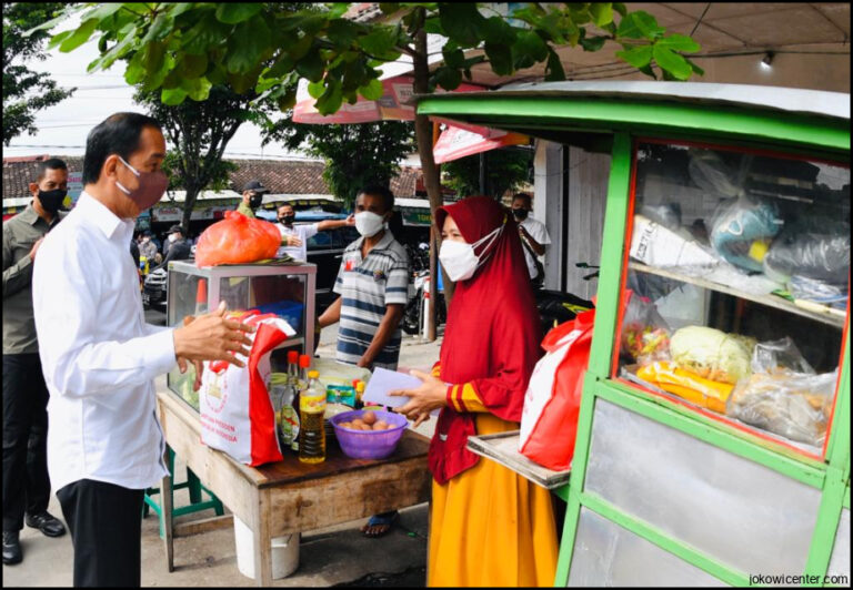 Warga Pasar Cibubur Bersiap Sambut Jokowi Pagi Ini