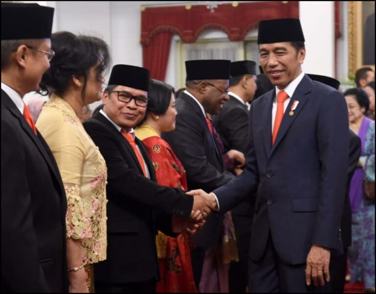 Untuk Kedua Kalinya Jokowi Lantik Wali Kota Di Tengah Tengah Warga