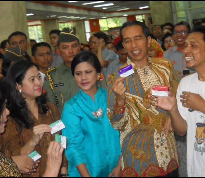 Jokowi Sesalkan Ada Warga Miskin Tak Dapat Blsm