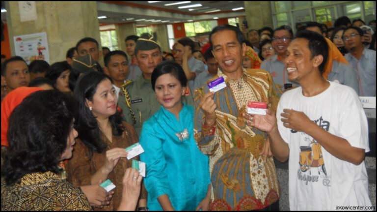 Jokowi Sesalkan Ada Warga Miskin Tak Dapat Blsm