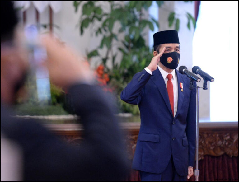 Jokowi Pemberian Penghargaan Kepada Seluruh Petugas Penjaga Pintu Air