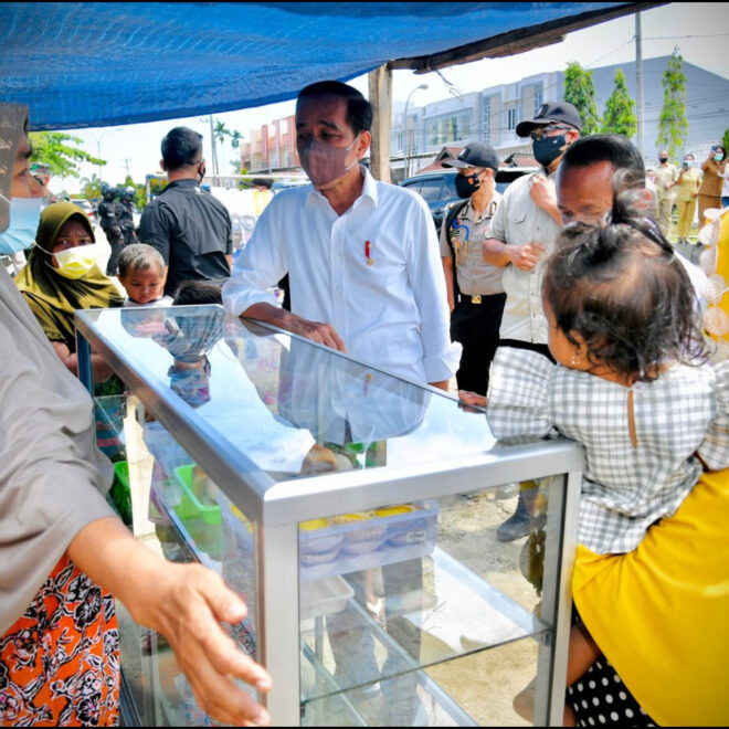 Jokowi Akan Terus Sempurnakan Pelaksanaan Festival Kaki Lima Di Monas