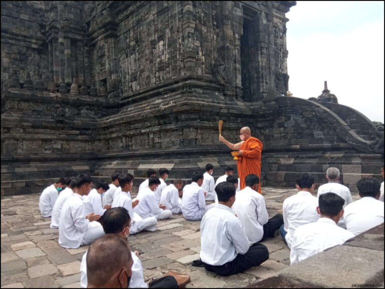 Umat Buddha Tak Sangka Jokowi Hadir Di Candi Sewu