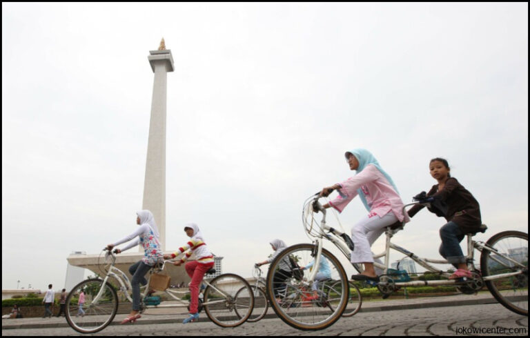 Jokowi Kumpulkan Ribuan Warga Di Monas Bahas Jakarta