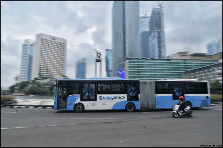 Juni Transjakarta Beroperasi Hingga Pukul 24 00