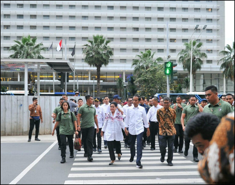 Jokowi Ingin Bus Transjakarta Dirakit Sendiri